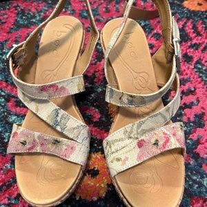 Born Floral Print Sandals Size 10